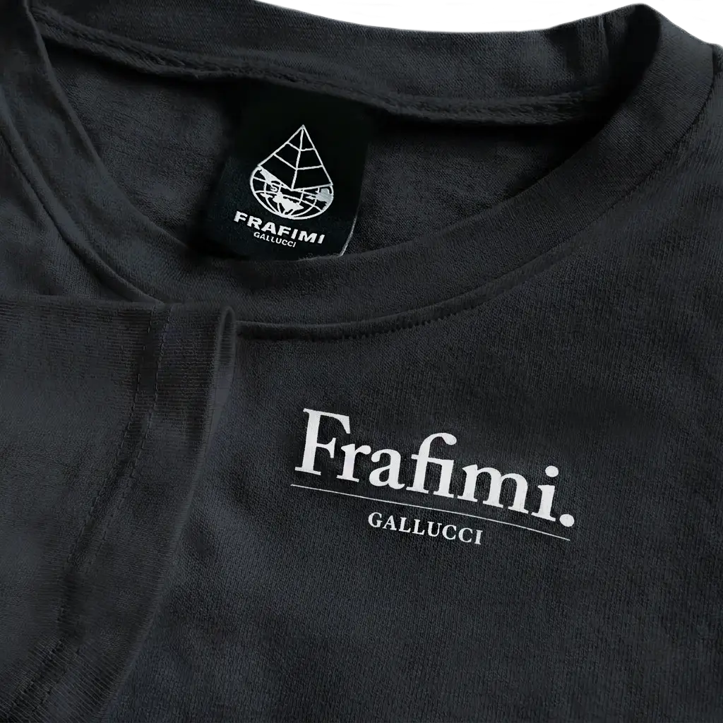 Custom neck label and premium details – FRAFIMI GALLUCCI Understatement tee black, GOTS-certified organic cotton, made in Europe