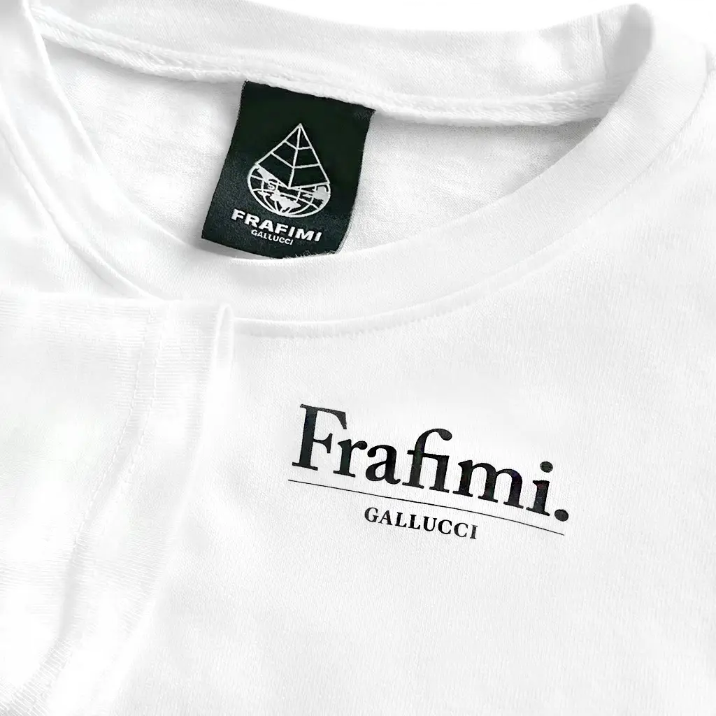 Custom neck label and premium details – FRAFIMI GALLUCCI Understatement tee white, GOTS-certified organic cotton, made in Europe