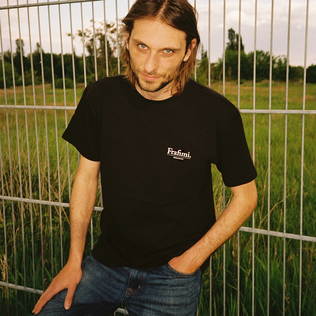 Model wears the FRAFIMI GALLUCCI Understatement Tee in black – Frankfurt Skateboard Crew